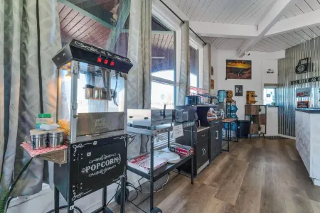 Canyon's Edge Route 66 Motel