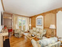 Lush Apartment With Indoor Pool - 5-Star