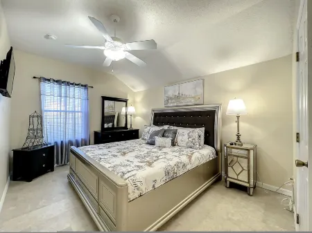 Scuttle Vacation Pool Home W Spa