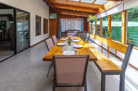 Violeta Homes Monteverde Отели рядом с достопримечательностью «San Luis Waterfall»