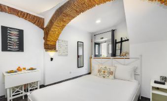 WHome Cozy Alfama Haven: Perfect for Exploring Lisbon