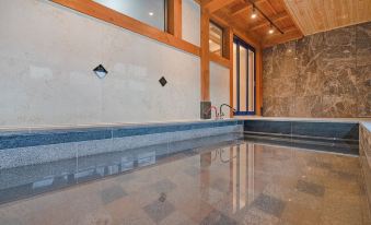 wangkyeong hanoak poolvilla