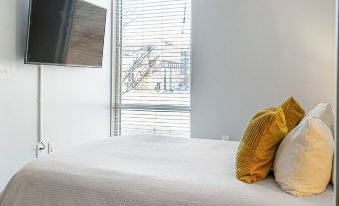 Canal Walk Downtown Apartments by Barsala