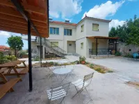 Martinia Pool Escape - Tragos Panoramic Views Ξενοδοχεία στην πόλη Θουρία