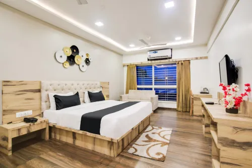 Classic Ptc Indore Junction - Homestays