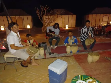 Sahara Happy Camp Отели в г. Тисрдмин