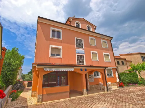 Apartments Denis 19