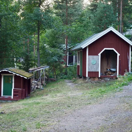 Cozy 4BR Lakeside Cottage with Sauna