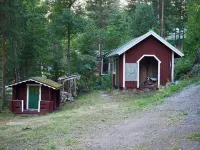 Cozy 4BR Lakeside Cottage with Sauna