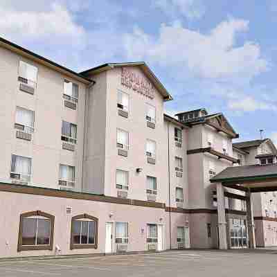 Ramada by Wyndham Clairmont/Grande Prairie Hotel Exterior