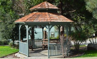 Cedar Lodge
