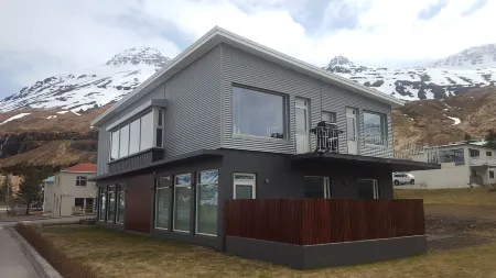 Seydisfjördur Apartment Отели в г. Mulathing