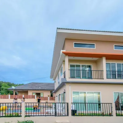 Platoo Pool Villa Hotels near Wat Huay Mongkol