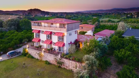 Satsuma Butik Otel Отели в г. Сеферихисар