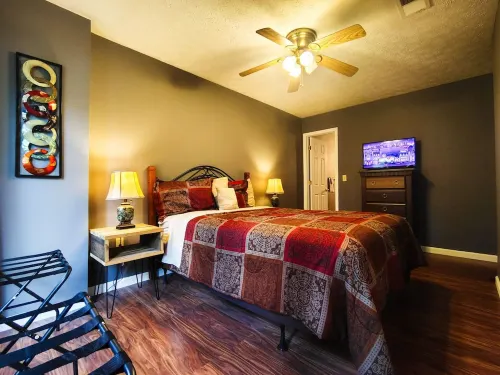 Serenity Pointe - Mountain condo close to downtown Sevierville and Pigeon Forge.