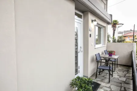 Del Sol #2 Meteora Luxurious Family Suites Отели рядом с достопримечательностью «Монастырь Святой Троицы»