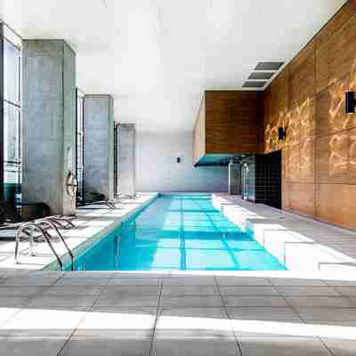 A Cozy 2BR Apt with Harbour Views, FREE Parking Fitness & Recreational Facilities