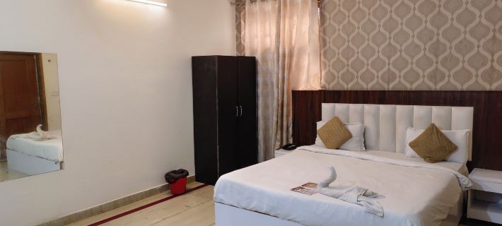Viraj Guest House Hotels in Noida