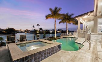 Marco Polo by Avantstay Waterfront 5bdr, Pool, Spa, Fire Pit, Walk to Beach