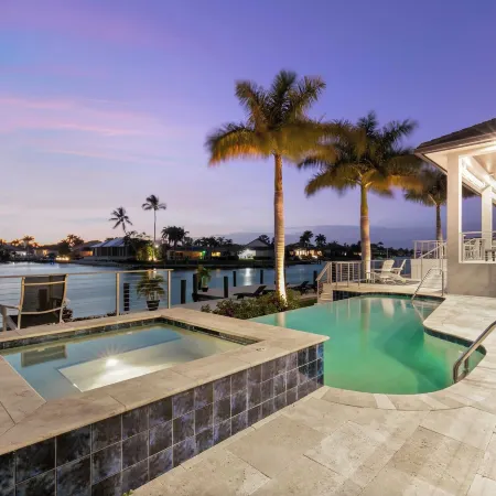 Marco Polo by Avantstay Waterfront 5bdr, Pool, Spa, Fire Pit, Walk to Beach