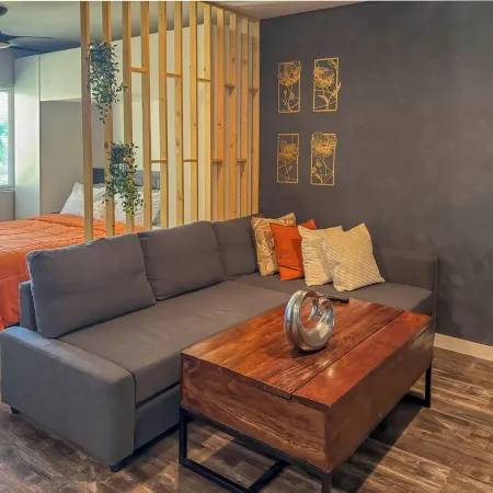 Double Queen Studio, Full Kitchen, 75" 4KTV, W/D, workspace, Early check-in