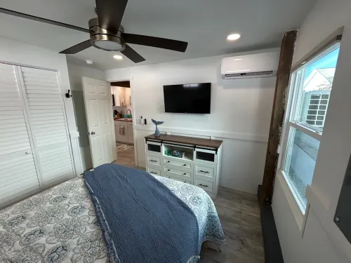 NEW; 1-bedroom guest house apartment w/heated pool, in fabulous Fort Myers Beach