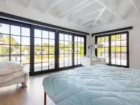 Sunset 4BR Waterfront Villa in Golden Isles w/ Heated Pool & Spa Hotel di Hallandale Beach