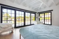 Sunset 4BR Waterfront Villa in Golden Isles w/ Heated Pool & Spa Hotels in Hallandale Beach