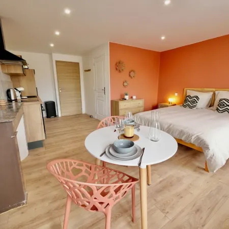 D-DAY SUITES:Terra 25m²/City center/2min walk to train station / 20min to Utah Beach Отели в г. Карантан