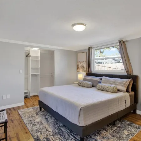 4BR/3BR - Spacious Home 4 Minutes From Beach