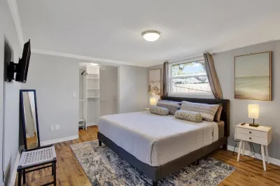 4BR/3BR - Spacious Home 4 Minutes From Beach