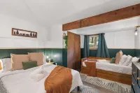 Hot Tub, Theater & Game Rooms, Fire Pit, 1 Mile to Mount Snow, Nearby Moover Bus