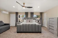 Mountain & City Views/Foothills /Heated Pool • Spa • Putt Putt • Sleeps 24