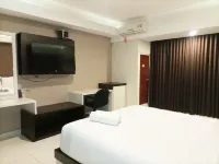 Luxurious Studio at Mataram City Apartment