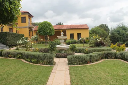 Cradle Mount Hotel & Conference Centre Отели в г. Крюгерсдорп