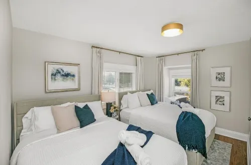 Irish River House - walk to ND!