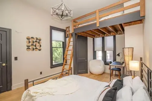 SUNNY- Nordic-Inspired Flat. Intimate & Beautiful