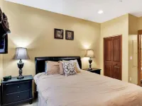 Alpine Village Suite w/ Garage and Sauna Hotels in Kellogg
