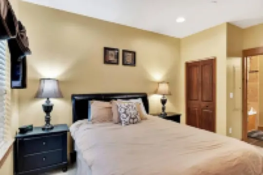 Alpine Village Suite w/ Garage and Sauna