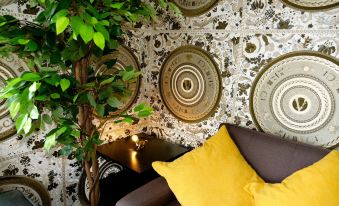 Ultra Deluxe Versace Apartment Near Sheffield
