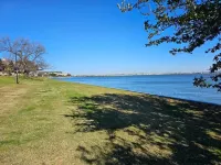 Lake Condo , Cozy and Modern 1 Bedroom 1 Bath.