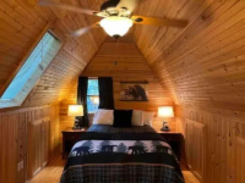靜謐之所帶熱水浴缸小屋！ 康普頓住宿飯店
