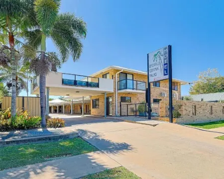 เอเมอรัลด์ เซ็นทรัล ปาล์มสโมเทล โรงแรมในเอเมอรัลด์