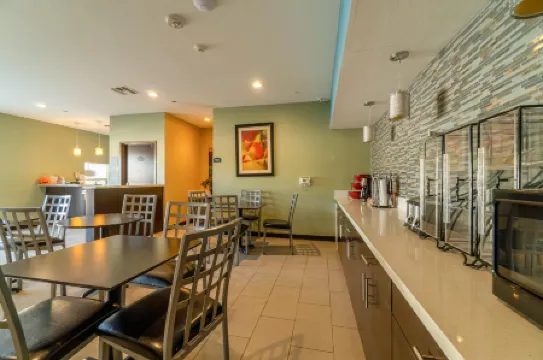 Moulton Inn &  Suites by OYO Near Shiner TX
