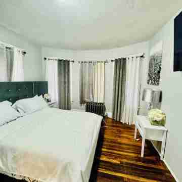Newly Beautiful  renovated first floor apartment getaway Rooms