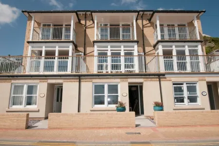 Perfect base with amazing seaviews - 15% FERRY DISCOUNT Отели рядом с достопримечательностью «Castlehaven Village Green and Beach.»