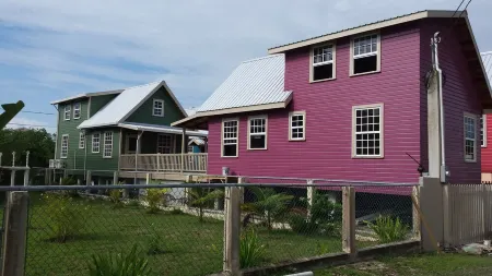 Purple Pearl Cottage with a Pool and Modern Amenities Отели рядом с достопримечательностью «Сплит»