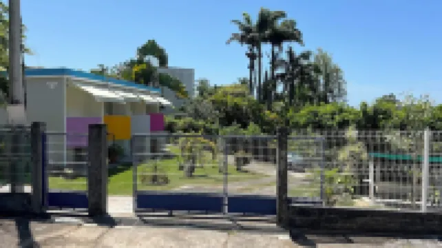 3 min from the beach! Lovely single-storey Ixora rental with terrace and balcony