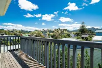 Dillon Darling - fun family holiday home, close to village and beach, sleeps 11!
