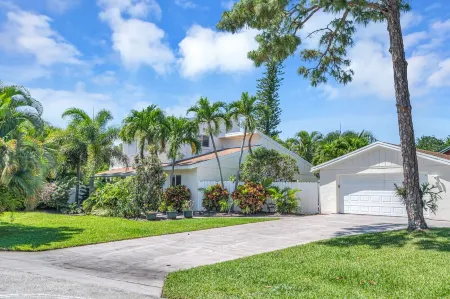 Dream Tropical Pool House Delray Beach near Ocean Отели рядом со станцией Delray Beach Tri Rail Station
